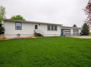 2238 Hutchinson Rd, Coggon, IA 52218