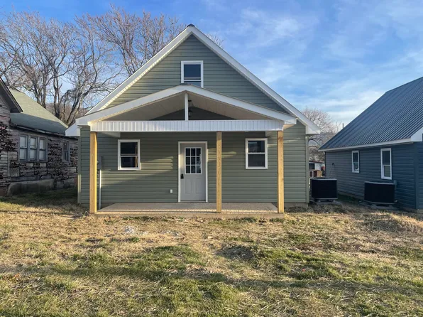 215 E Walnut St, Covington, VA 24426