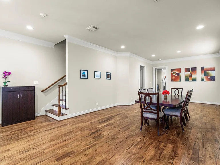 821 W 26th St — Photo 3