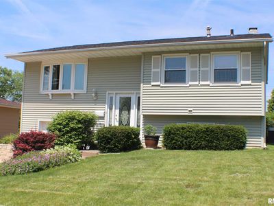 2836 Magnolia Dr, Bettendorf, IA, 52722