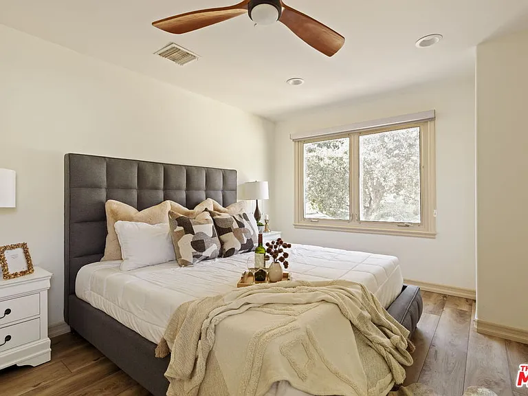272 N Chester Ave #101 — Photo 24