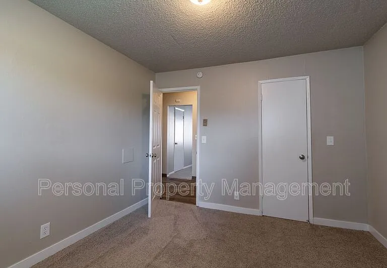 1002 NE 86th St — Photo 11