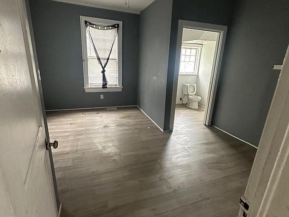 4th image of 511 Hammond Street