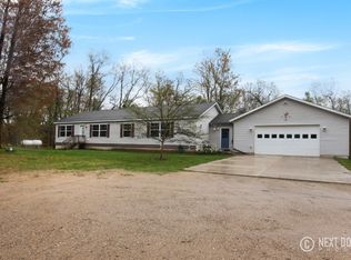 9338 Cottonwood Ave, Howard City, MI 49329