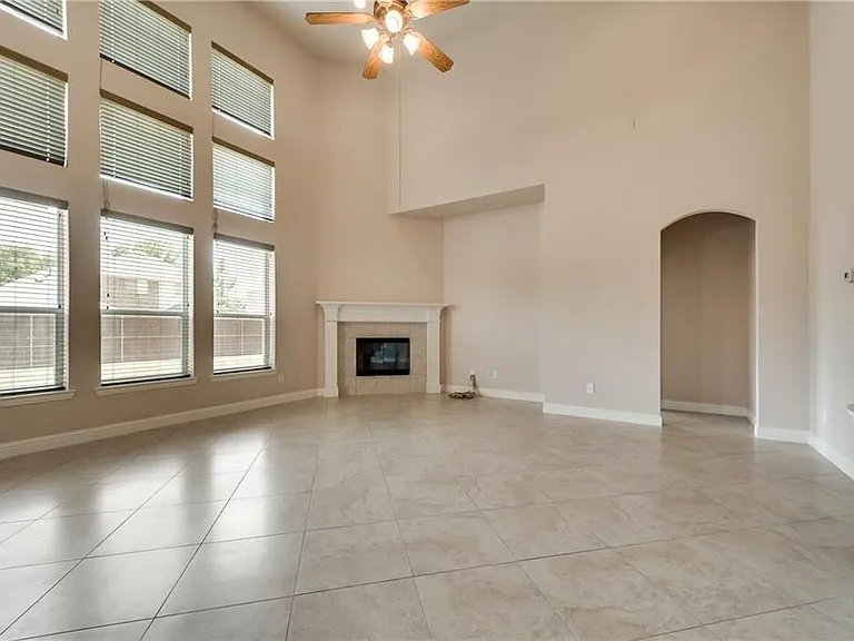 434 Teagarden Ct — Photo 10