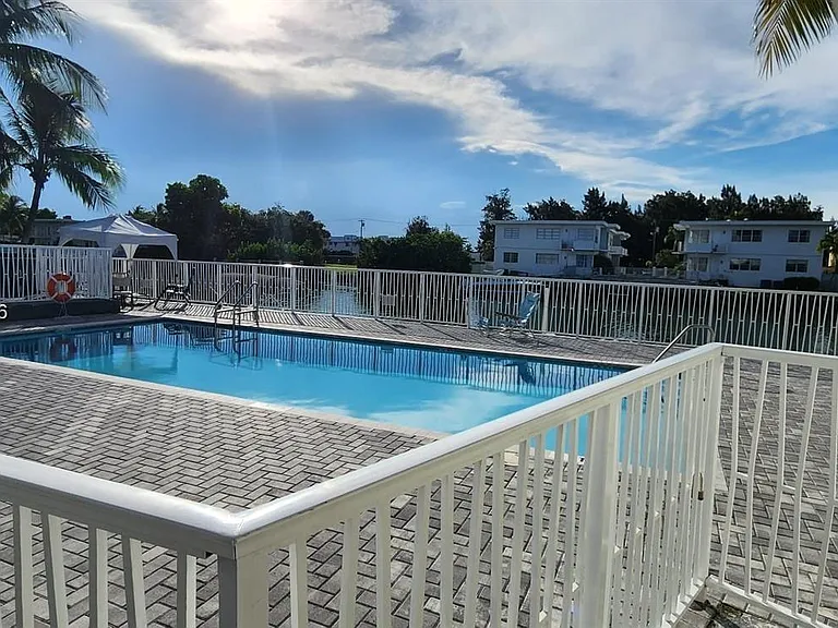 1233 Marseille Dr #5 — Photo 3