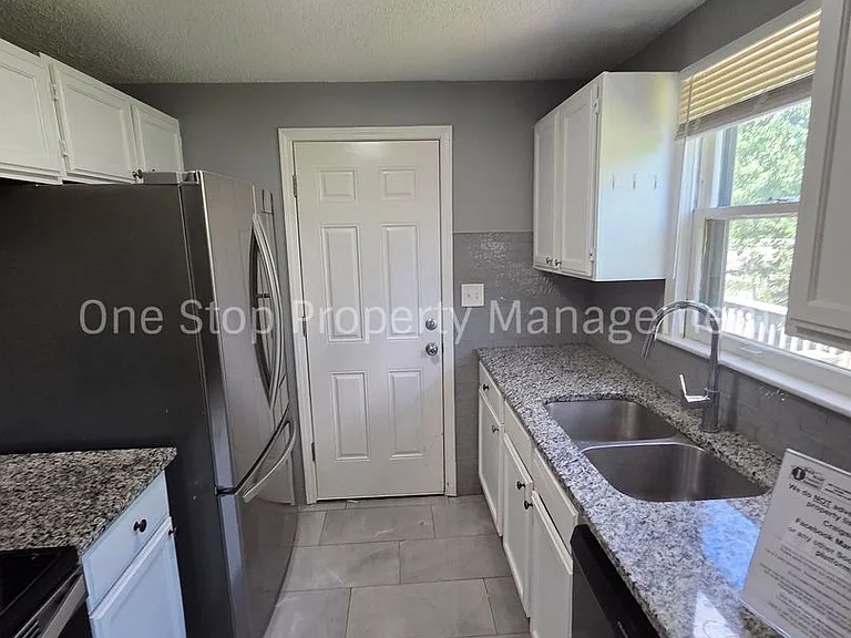 7037 Askew Ave — Photo 13