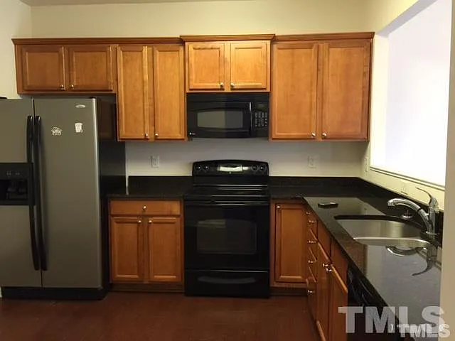 3 bed, 2.5 bath, 1776 sqft, $1,995 — Photo 3
