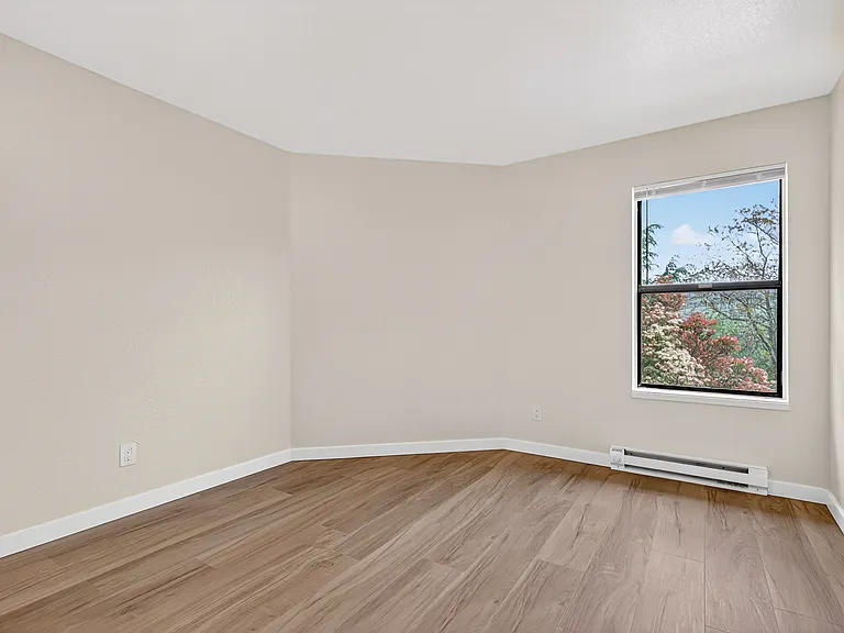 721 N Main St #4 — Photo 13
