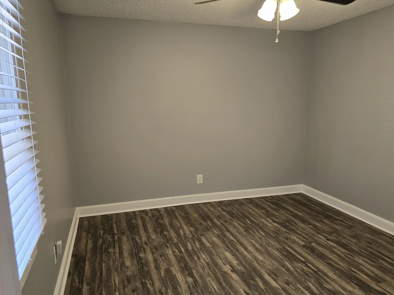 3 bed, 1800 sqft, $1,400 — Photo 3