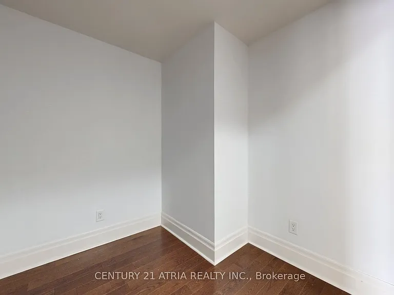 57 Upper Duke Cres #311D — Photo 32