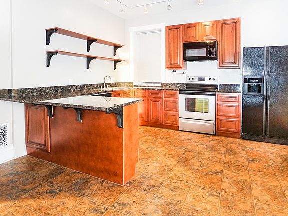 2nd image of 2132-2134 Geyer Ave #1E