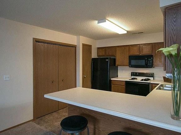 3rd image of 425 Kimberlite St