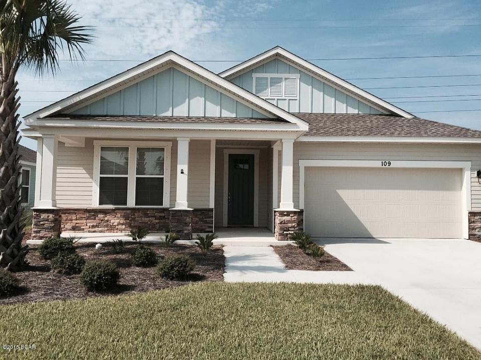 2 car Garage with Fenced in Back Yard- Lawn maintenance is included in rent.