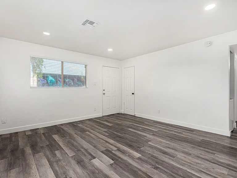 5525 N 27th Dr #17 — Photo 11