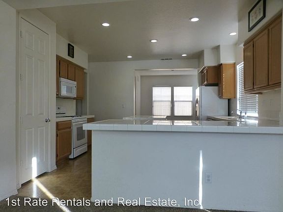 3rd image of 27827 Dover Dr