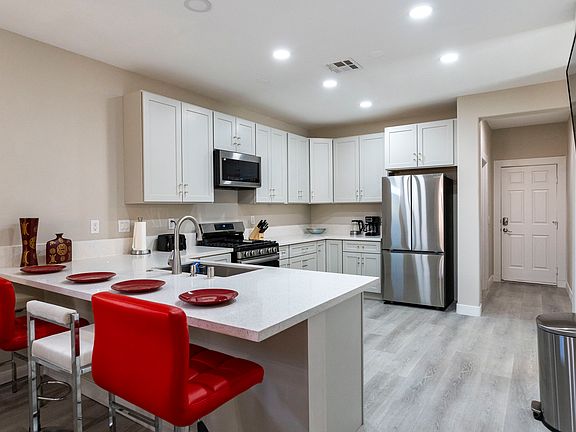 5th image of 8913 Veneroso St