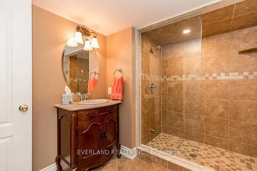 2 bed, $2,400 — Photo 2