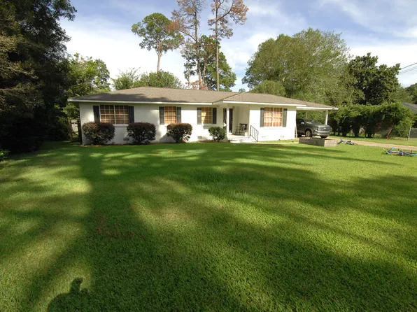 922 Meadowood Rd, Columbia, MS 39429