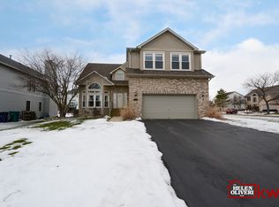 215 Hidden Creek Rd, Lake Zurich, IL 60047