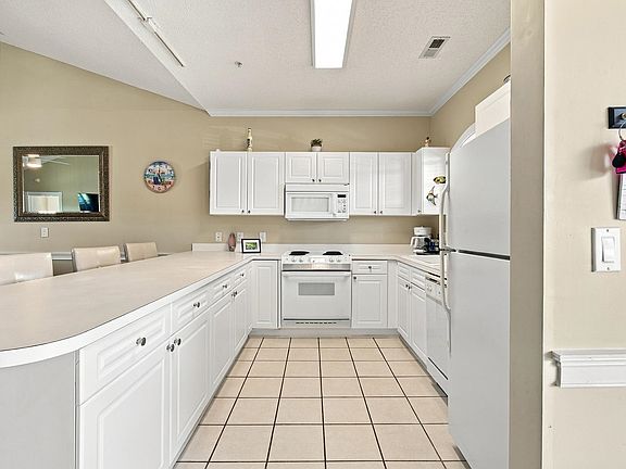 5th image of 4879 Dahila Ct. #304