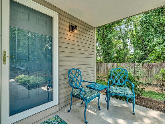 3rd image of 4744 Oakcliff Dr