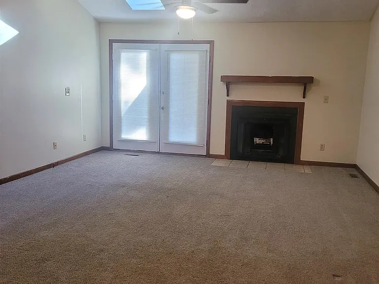 1208 Huntsman Ct — Photo 5