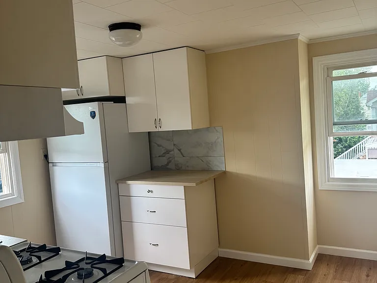 21 E 12th St #2 — Photo 9