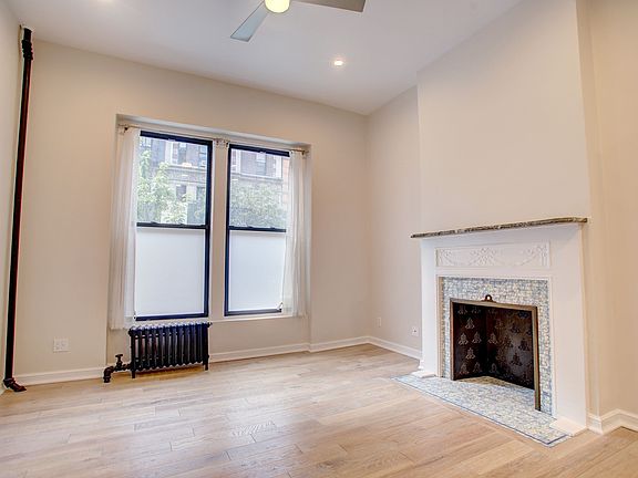 2nd image of 83 Washington Pl APT 1F