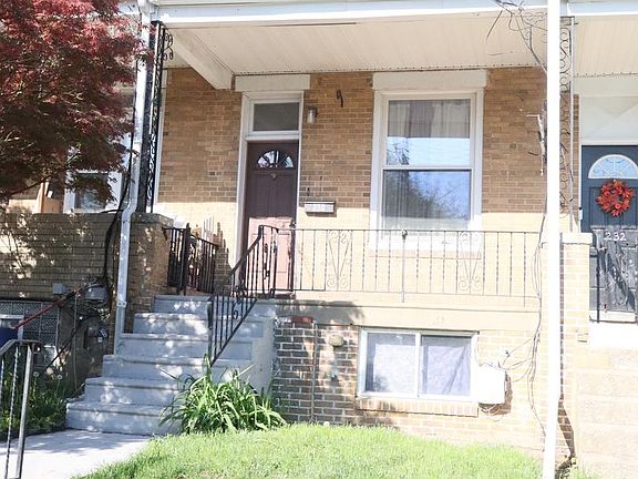 2nd image of 230 N Sycamore Ave