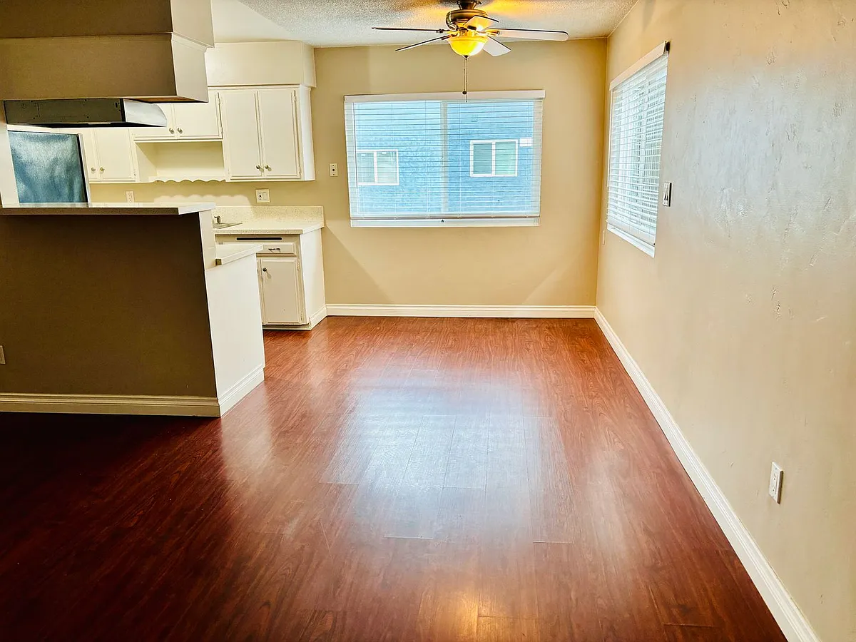 Building Photo - McClintock Apartments