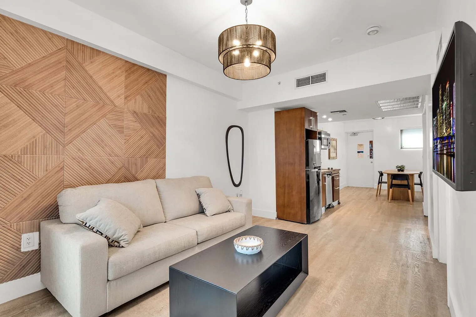1 bed, 1.0 bath, $4,822 — Photo 2