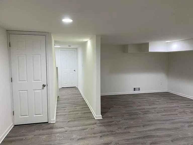 215 East Ct #215 — Photo 23
