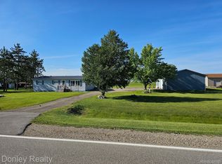 6946 Clifford Rd, Marlette, MI 48453