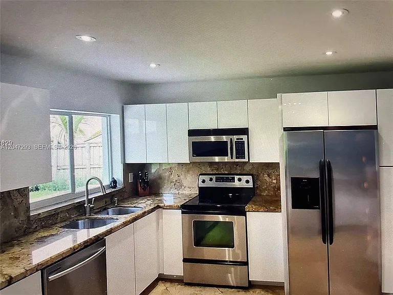 10900 SW 107th Ave — Photo 1