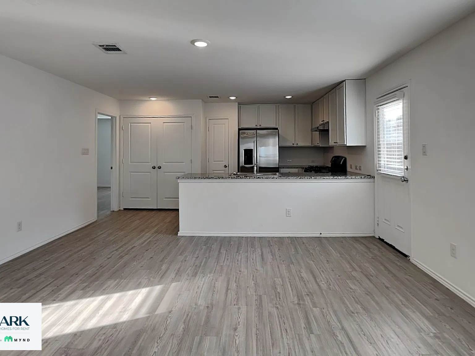 3 bed, 2.0 bath, 1266 sqft, $1,465 — Photo 3