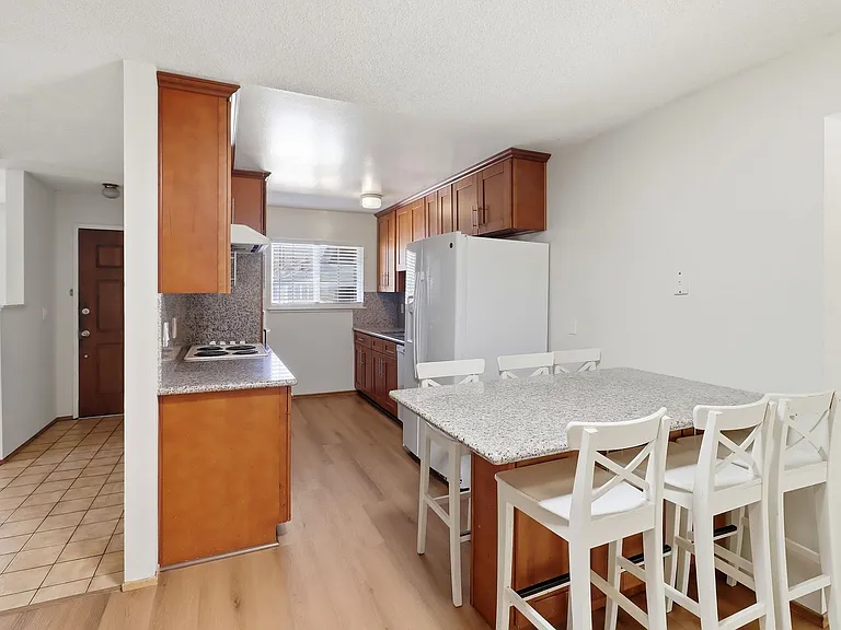 1571 Finch Way — Photo 10