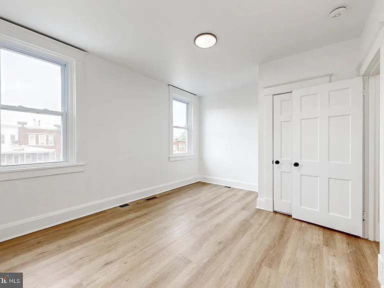 2320 W Lexington St — Photo 20