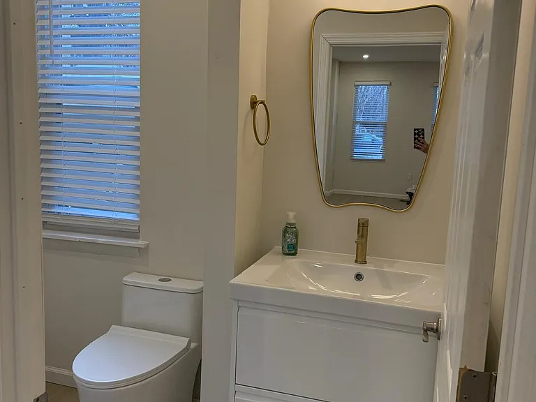 824 Elm St — Photo 16