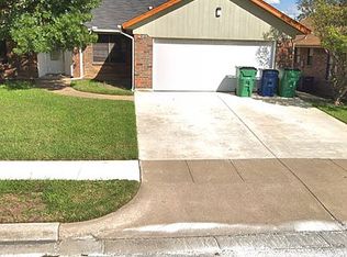 8208 Willis Ln, Watauga, TX 76148