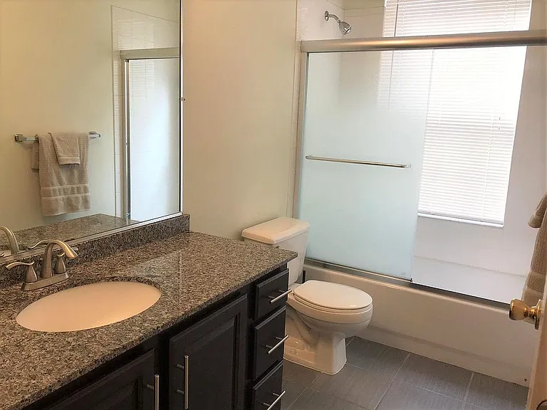 1403 Plymouth Rd — Photo 6