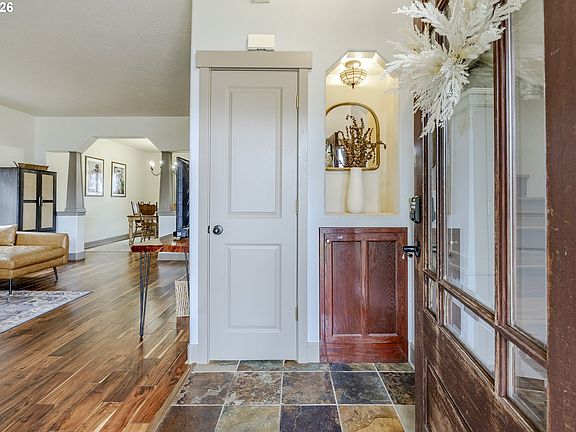 5th image of 6885 Simeon Dr