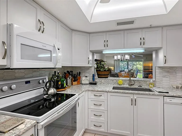6505 Stone River Rd #209 — Photo 3