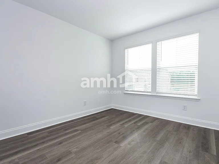 416 Armstrong Curv — Photo 16