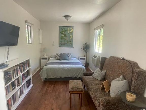 3rd image of 11234 Blix St