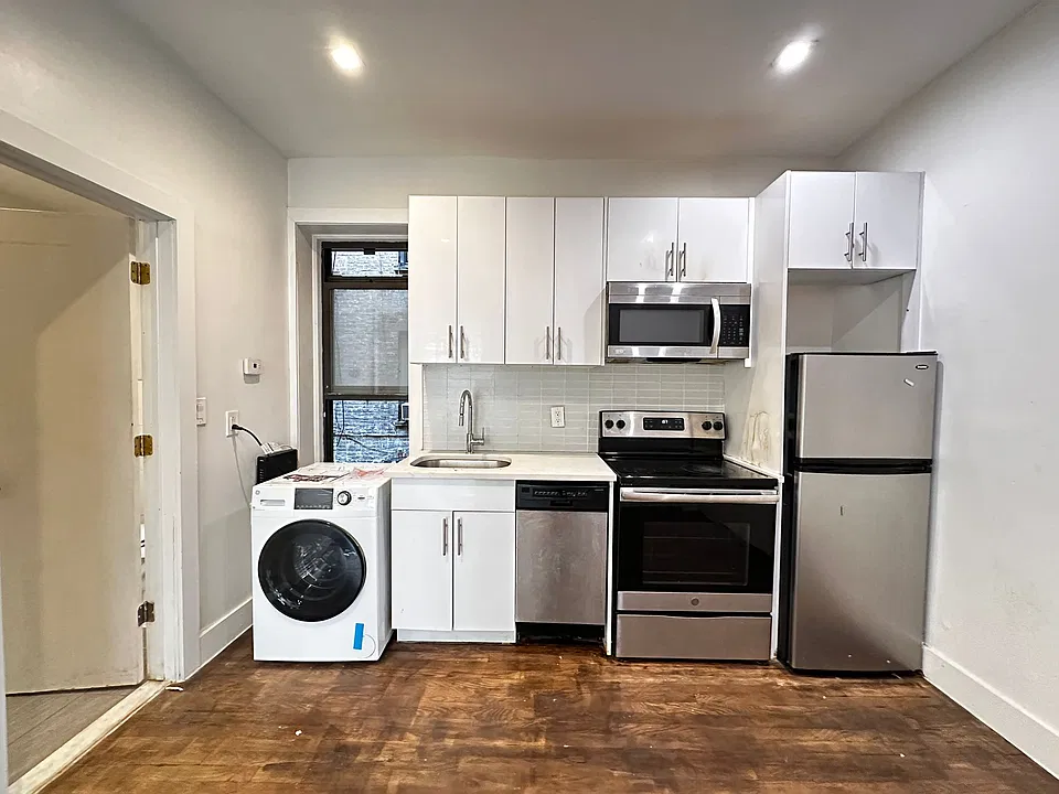 196 Clinton Ave #11E