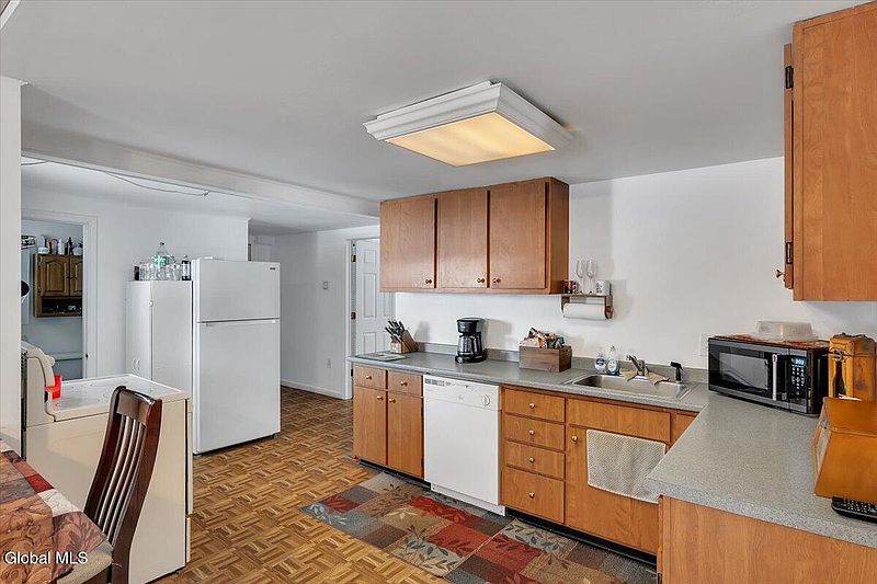 4th image of 120 Weatherwax Road