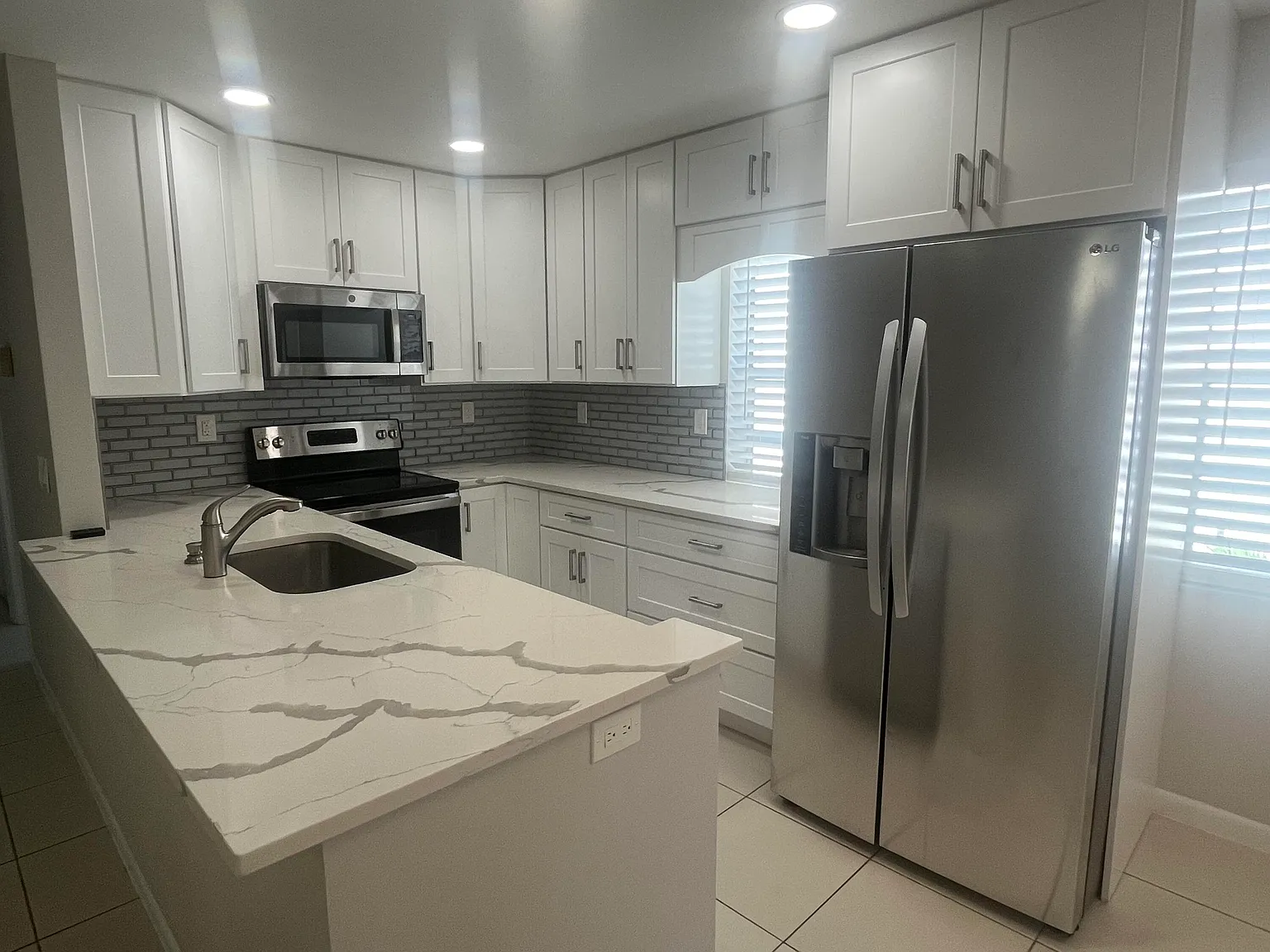 2 bed, 2.0 bath, 907 sqft, $1,925 — Photo 3