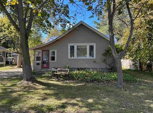 205 N Harrison St, Waupaca, WI 54981