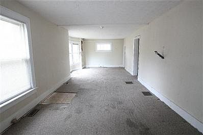 4th image of 27 Cambridge Ave